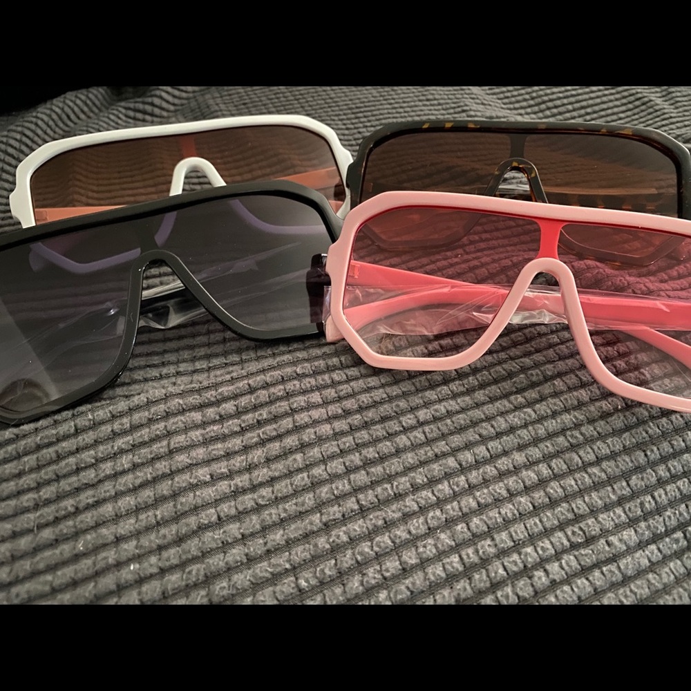 *Bundle Deal* Various shades 🕶